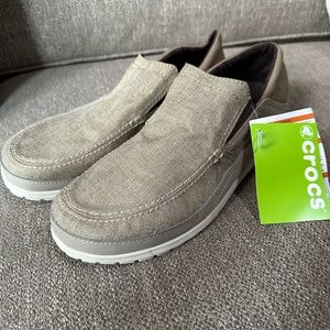 NWT Crocs Santa Cruz playa